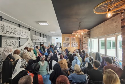 Fakültemiz Geleneksel Türk Sanatları Bölümü Hattat Hüseyin Öksüz (Konevi) ile Sohbet ve Cami Yazıları Sergisi Etkinliği Gerçekleştirildi