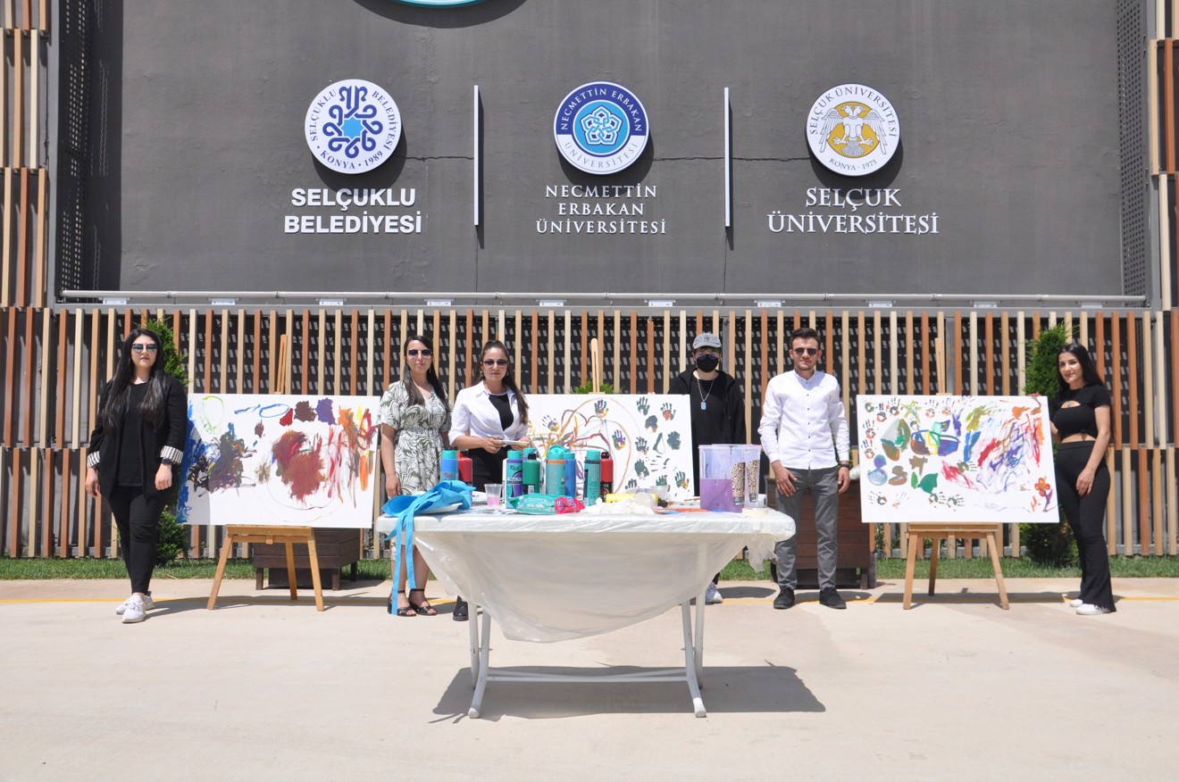 Fakültemiz Resim Bölümü ve Selçuklu Otizmli Bireyler Eğitim Vakfı Arasında Çocuklarla Resim Yapıyoruz Etkinliği Gerçekleştirildi.