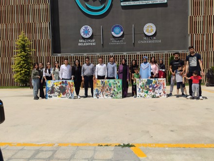 Fakültemiz Resim Bölümü ve Selçuklu Otizmli Bireyler Eğitim Vakfı Arasında Çocuklarla Resim Yapıyoruz Etkinliği Gerçekleştirildi.