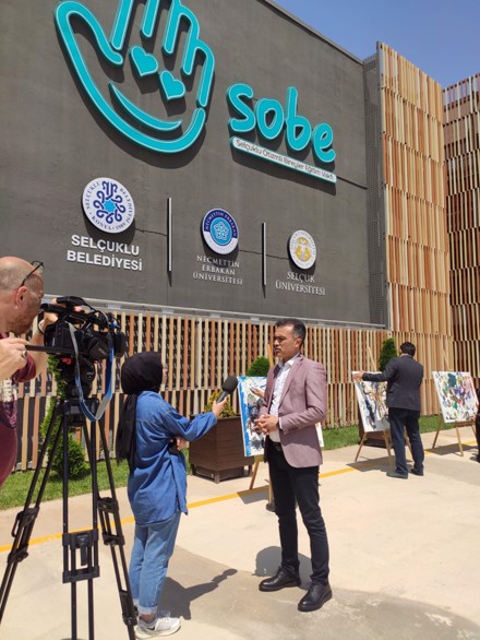 Fakültemiz Resim Bölümü ve Selçuklu Otizmli Bireyler Eğitim Vakfı Arasında Çocuklarla Resim Yapıyoruz Etkinliği Gerçekleştirildi.