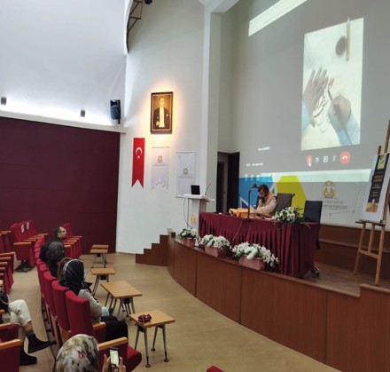 Fakültemiz Geleneksel Türk Sanatları Bölümü tarafından İstiklâl Marşının kabul edildiği 12 Mart günü kapsamında Hüsn-i Hat ve Workshop etkinliği gerçekleştirildi.