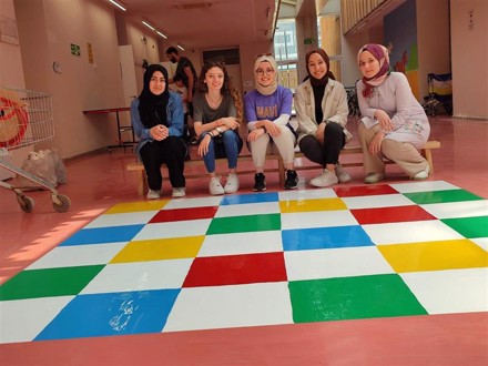 Fakültemiz Geleneksel Türk Sanatları Bölümü Selçuklu Otizmli Bireyler Eğitim Vakfında Boyama Etkinliği Gerçekleştirildi