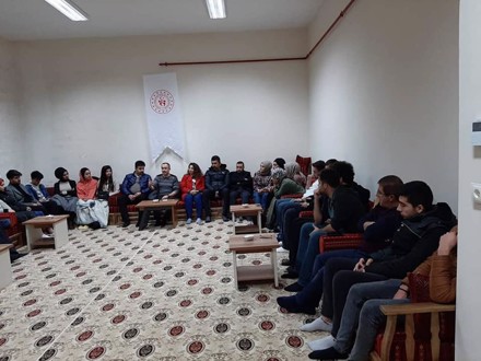 Bozkır Meslek Yüksekokulu Öğrencilerimize Yönelik Sayın Kaymakamımız Oltan Bayraktar ile Gençlik Merkezinde Söyleşi Gerçekleştirildi