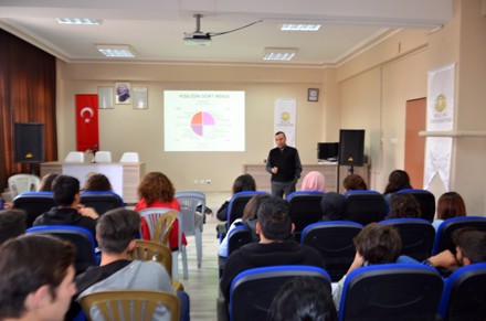 Misafir Öğr. Gör. Murat Öz ün Etkili İletişim Konulu Paneli