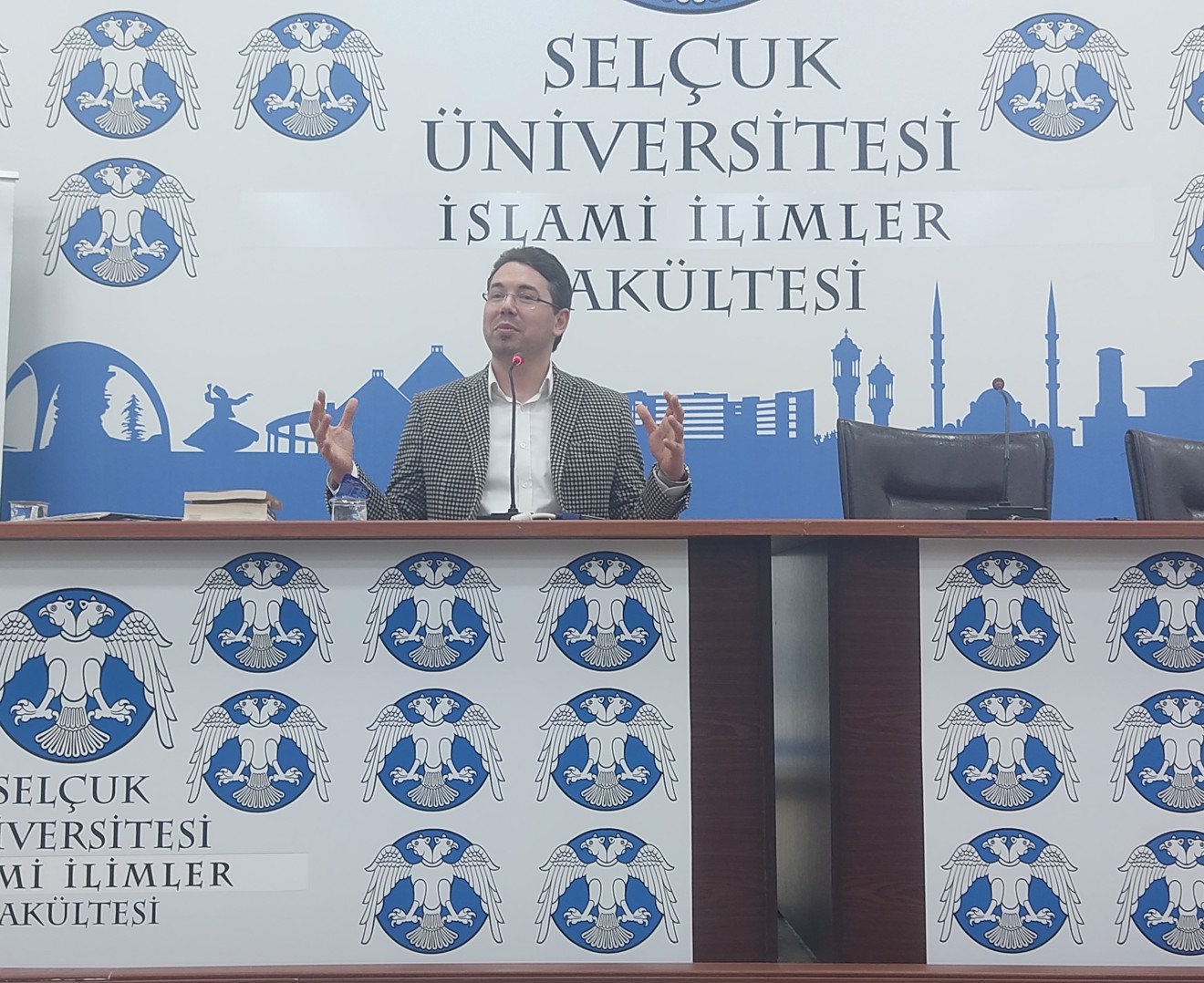 "Mana Medeniyeti" başlıklı konferans gerçekleştirildi.