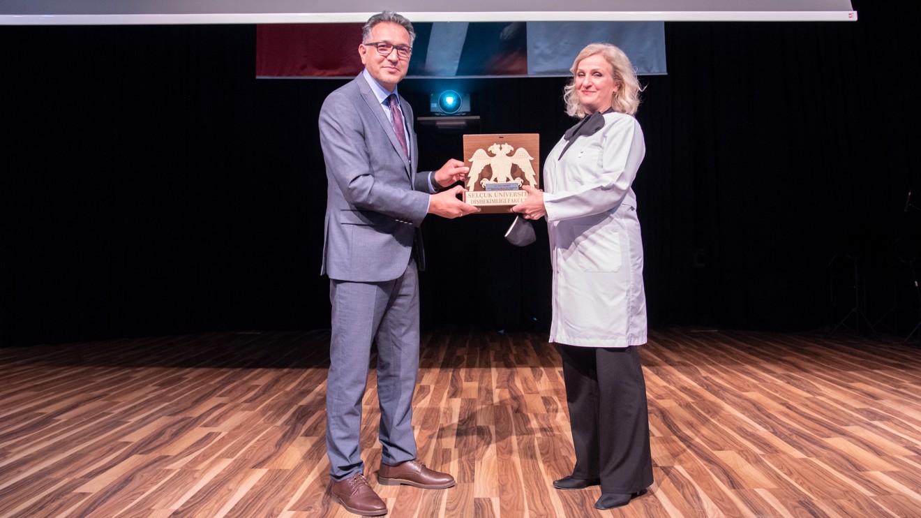 Selçuk Üniversitesinde 150 öğrenci ‘diş hekimliği’ne adım attı