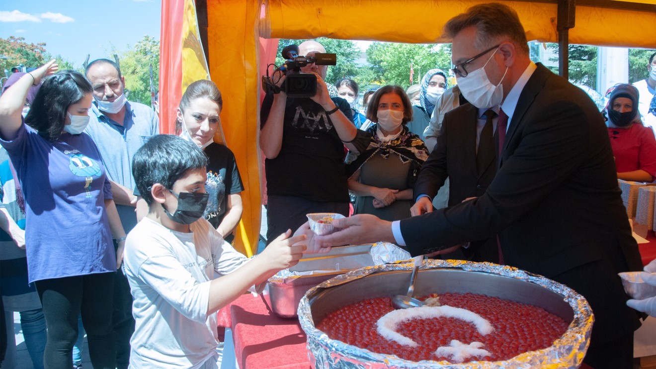 Selçuk Üniversitesinde aşure ikram edildi