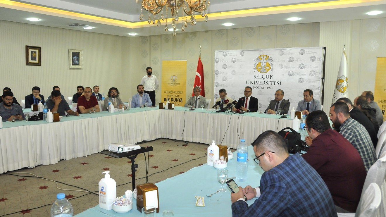 Rektör Prof. Dr. Aksoy, basın mensuplarıyla bir araya geldi