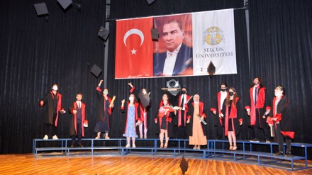 Selçuk Üniversitesi YDYO Mütercim ve Tercümanlık Bölümünden 12 öğrenci mezun oldu