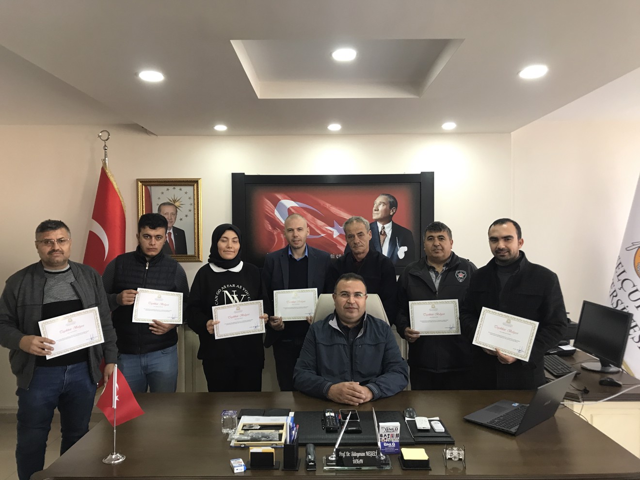 İdari Personele Teşekkür Belgesi Verildi.