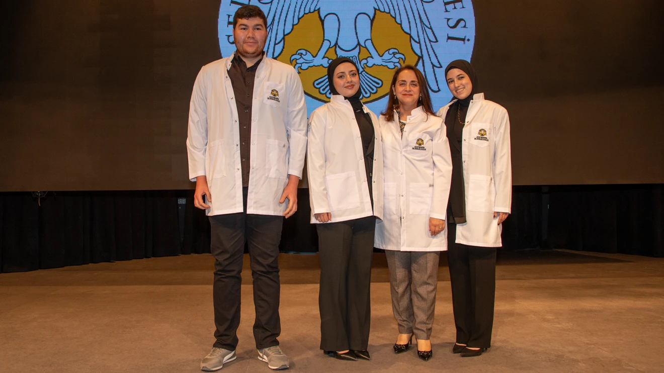 Diş Hekimliği Fakültesinde Beyaz Önlük Töreni coşkusu