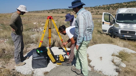 Jeodezi ve Fotogrametri alımları ve bunların değerlendirilmesi Öğr. Gör. Dr. Ömür Esen başkanlığındaki bir ekip tarafından gerçekleştirilmektedir.