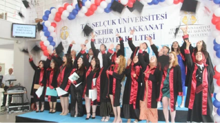 S.Ü. Beyşehir Ali Akkanat Turizm Fakültesi Yeni Mezunlarını Verdi