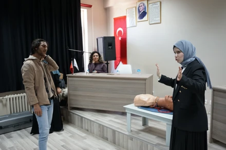 İlçe Toplum Sağlığı Merkezi Tarafından "İlk Yardım Eğitimi" Verildi.
