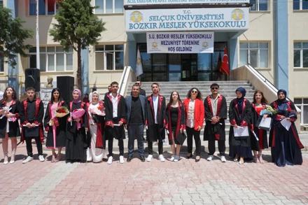 Bozkır Meslek Yüksekokulu’ndan 30. Mezuniyet Coşkusu