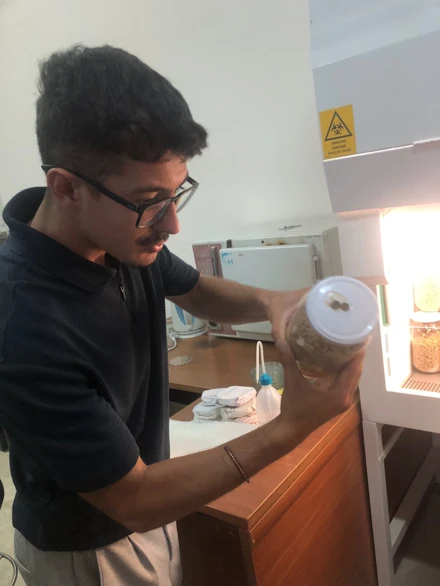 Yüksekokulumuz Öğrencilerinden Mantarcılık Uygulama ve Araştırma Merkezi Müdürlüğüne Ziyaret