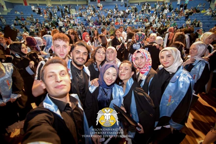 2022-2023 Akademik Yılı Türk Dili ve Edebiyatı Bölümü Mezuniyet Töreni