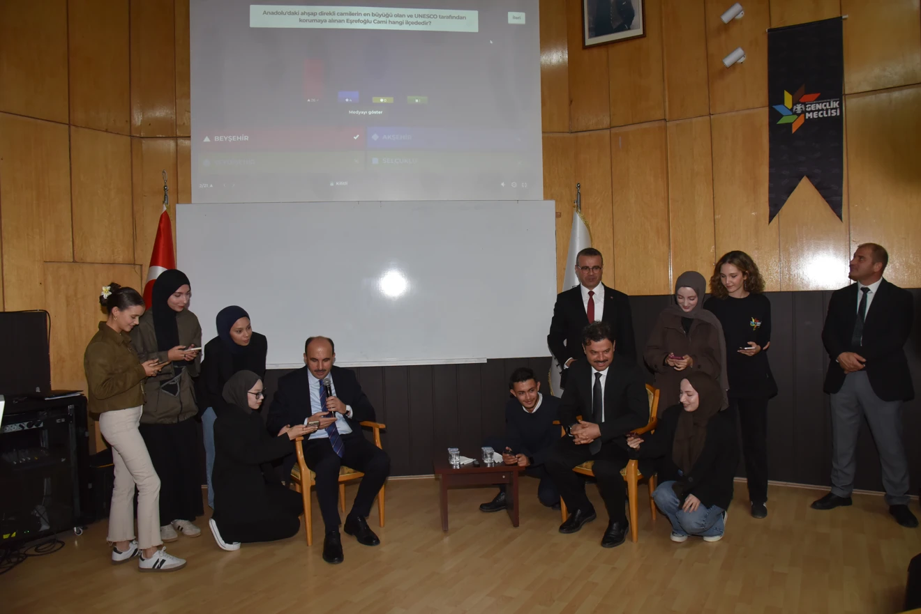 Büyükşehir Belediye Başkanı Altay, Selçuk Üniversitesi öğrencileriyle buluştu