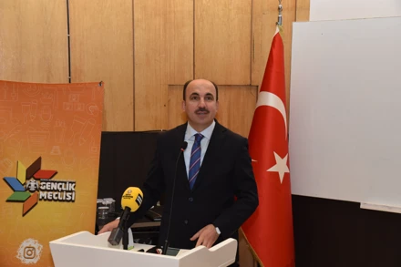 Büyükşehir Belediye Başkanı Altay, Selçuk Üniversitesi öğrencileriyle buluştu