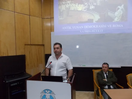  Edebiyat Fakültesi'nde "Türkiye Cumhuriyeti'nin 102. yılı" Konulu Konferans Gerçekleşti