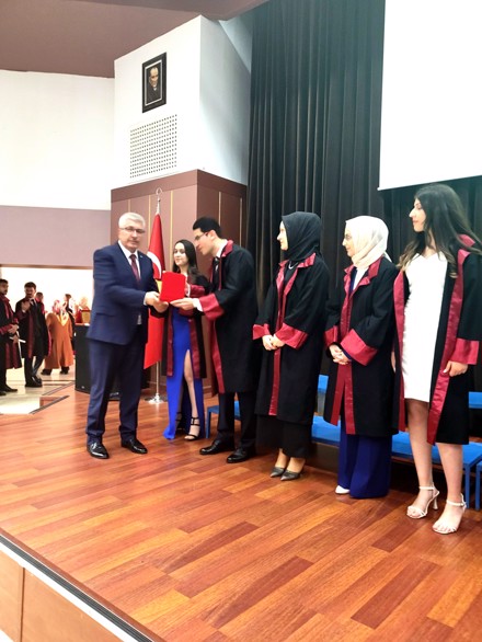 EĞİTİM FAKÜLTESİ İLK MEZUNLARINI VERDİ