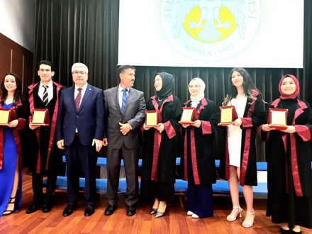 EĞİTİM FAKÜLTESİ İLK MEZUNLARINI VERDİ