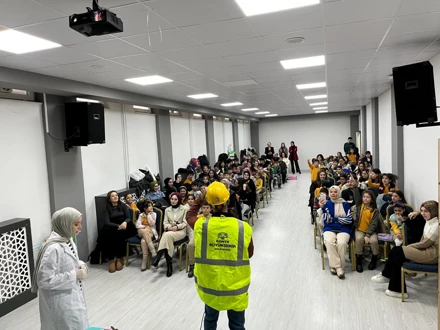 İlkokulda Fen Öğretimi dersi etkinliği