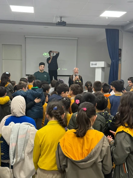 İlkokulda Fen Öğretimi dersi etkinliği