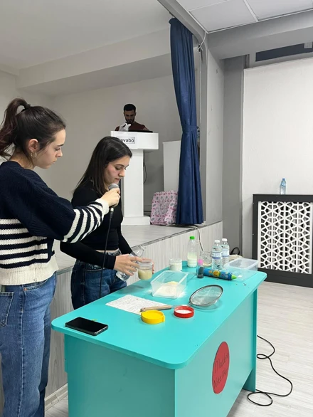 İlkokulda Fen Öğretimi dersi etkinliği