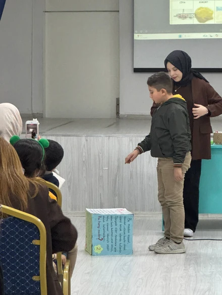 İlkokulda Fen Öğretimi dersi etkinliği