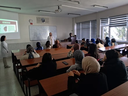 Hemşirelik Fakültesinden İMÖ ve Sınıf Öğretmenliği Öğrencilerine Sunum Yapıldı