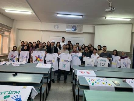 Otizmin fakındayız, onların yanındayız