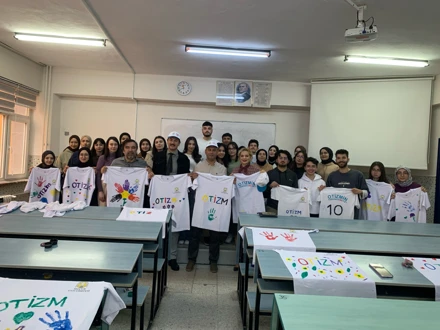 Otizmin fakındayız, onların yanındayız