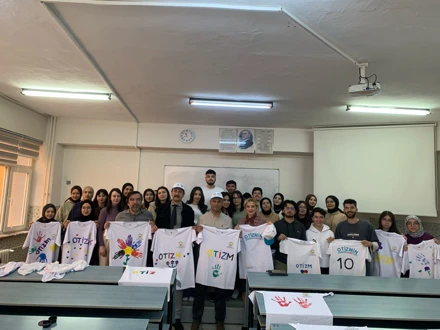 Otizmin fakındayız, onların yanındayız