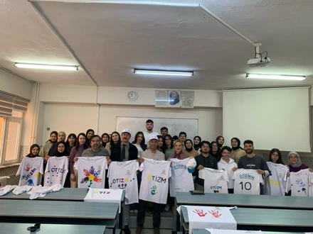 Otizmin fakındayız, onların yanındayız