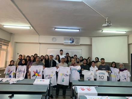 Otizmin fakındayız, onların yanındayız