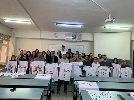 Otizmin fakındayız, onların yanındayız