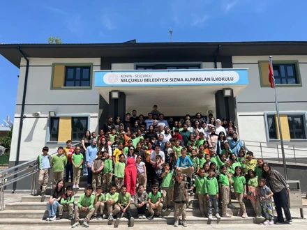 PDR 2. Sınıf Öğrencileri Topluma Hizmet Uygulamaları Kapsamında Minik Kalplere Dokundu