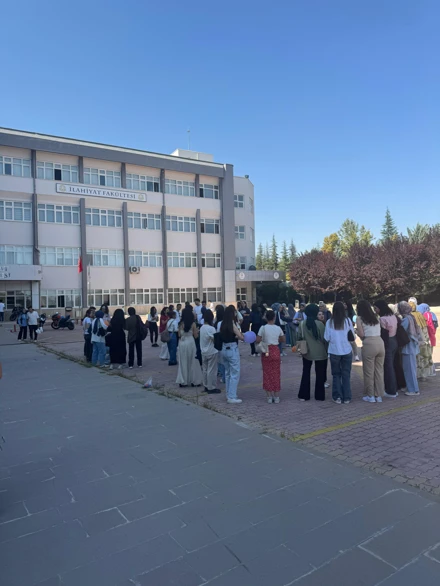 Eğitim Fakültesine Hoş Geldiniz: 1. Sınıf Öğrencilerimiz İçin Oryantasyon Etkinliği Gerçekleştirildi!