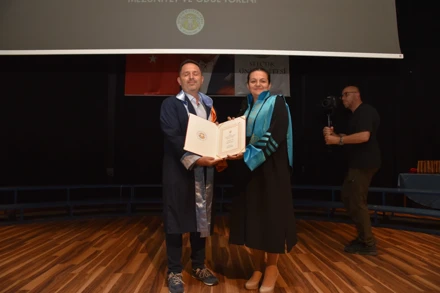 LİSANSÜSTÜ EĞİTİM ENSTİTÜ ÖDÜLLERİ SAHİPLERİNİ BULDU