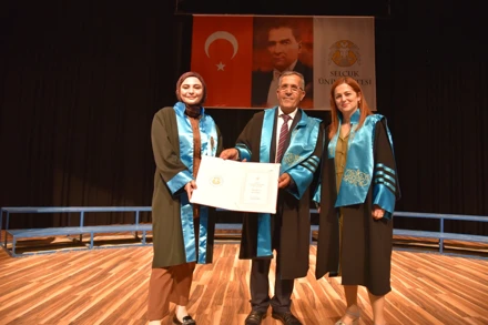 LİSANSÜSTÜ EĞİTİM ENSTİTÜ ÖDÜLLERİ SAHİPLERİNİ BULDU