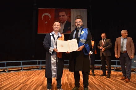 LİSANSÜSTÜ EĞİTİM ENSTİTÜ ÖDÜLLERİ SAHİPLERİNİ BULDU