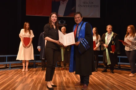LİSANSÜSTÜ EĞİTİM ENSTİTÜ ÖDÜLLERİ SAHİPLERİNİ BULDU