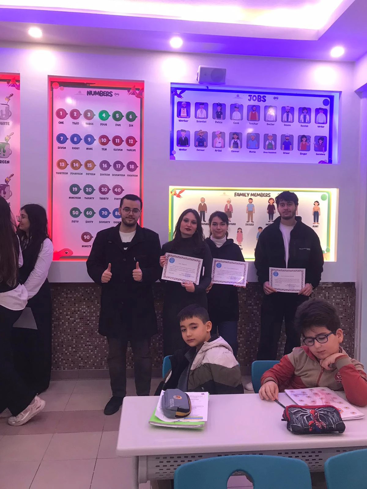 Sosyal Sorumlulukla Tasarlanan Bir Sınıf: Şerife Akkanat İlköğretim Okulu’nda İngilizce Sınıfı Açılışına Katıldık