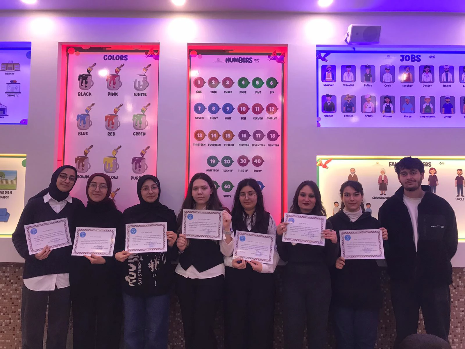 Sosyal Sorumlulukla Tasarlanan Bir Sınıf: Şerife Akkanat İlköğretim Okulu’nda İngilizce Sınıfı Açılışına Katıldık