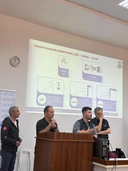 Hemşirelik Fakültesi’nde “Afet Yönetimi ve Deprem Farkındalığı” Programı düzenlendi
