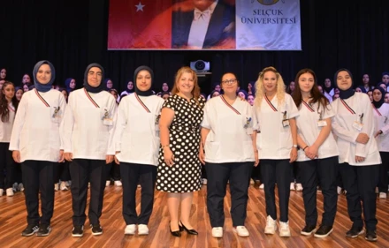 Selçuk Üniversitesi Hemşirelik Fakültesi Üniforma Giyme Töreni yapıldı