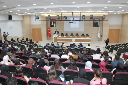 "Uluslararası Ticarette Güncel Gelişmeler" Konulu Konferans Yapıldı.