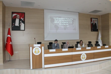 "Uluslararası Hukukta Self-Determinasyon: Birlikte Yaşamak İçin Özgürlük“ Konulu Seminer Yapıldı.