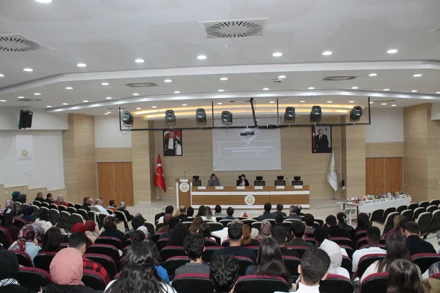 "Uluslararası Duruma Genel Bakış ve Japonya'nın Dış Politikası" Konulu Seminer Gerçekleştirildi.